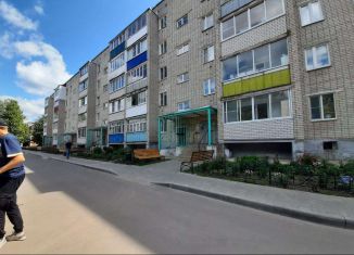 Продается 1-комнатная квартира, 32.7 м2, Ярцево, улица Максима Горького, 40