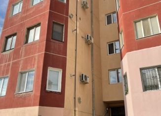 Двухкомнатная квартира на продажу, 80 м2, Каспийск, улица Амет-хан Султана, 8А