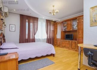 Продается трехкомнатная квартира, 138 м2, Уфа, улица Аксакова, 56