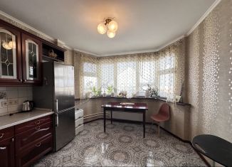 Сдается трехкомнатная квартира, 76 м2, Москва, улица Маршала Кожедуба, 2к1, метро Марьино