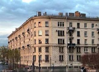Продается однокомнатная квартира, 35.2 м2, Санкт-Петербург, набережная Адмирала Лазарева, 20, метро Петроградская