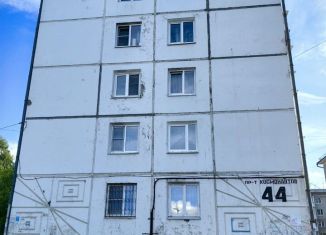Сдается двухкомнатная квартира, 45 м2, Усолье-Сибирское, проспект Космонавтов, 44