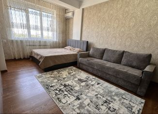 Сдается в аренду однокомнатная квартира, 45 м2, Каспийск, Приморская улица, 16Б