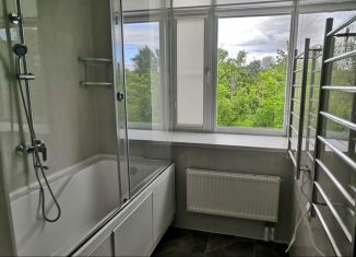 Продается трехкомнатная квартира, 35.2 м2, Петергоф, Фабричная улица, 3