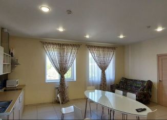 Сдам в аренду 2-комнатную квартиру, 83 м2, Тверь, улица Бебеля, 51/18