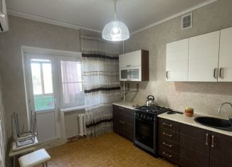 Продам 3-комнатную квартиру, 72 м2, Астрахань, улица Чкалова, 80к1