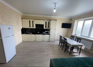 Сдам в аренду 2-ком. квартиру, 65 м2, Избербаш, улица Чернышевского, 74А