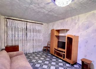 Сдается в аренду однокомнатная квартира, 35 м2, Северск, Солнечная улица, 8