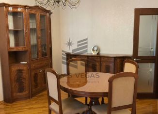 Трехкомнатная квартира в аренду, 90 м2, Сочи, улица Возрождения, 10, микрорайон Бытха