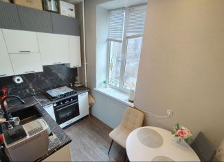 Двухкомнатная квартира на продажу, 56.6 м2, Озёрск, улица Менделеева, 7