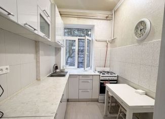 Сдается трехкомнатная квартира, 55.2 м2, Сочи, улица Чебрикова, 28, микрорайон Ареда