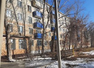 Продается 3-комнатная квартира, 61.7 м2, Оренбургская область, Пролетарская улица, 3