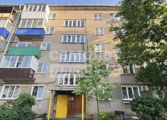 Продаю трехкомнатную квартиру, 58 м2, Сызрань, улица Декабристов, 400