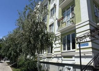 Продается трехкомнатная квартира, 101.9 м2, Астрахань, улица Набережная 1 Мая, 49