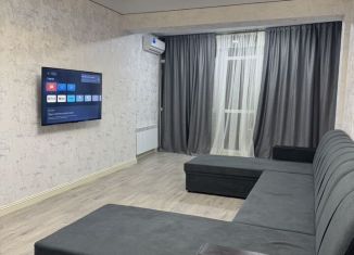 Сдам в аренду 2-ком. квартиру, 104 м2, Махачкала, улица Хаджи Булача, 8Д