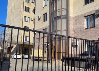 Продам четырехкомнатную квартиру, 215 м2, Армавир, улица Ефремова, 160