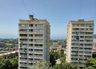 Сдаю 2-ком. квартиру, 61 м2, Сочи, улица Тимирязева, 32к3