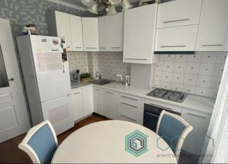 Продаю 1-комнатную квартиру, 40 м2, Калининград, улица Аксакова, 100А