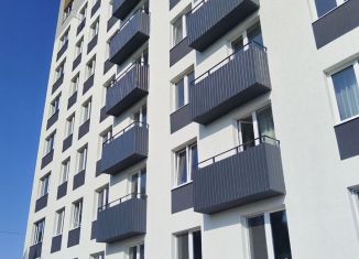 Продам трехкомнатную квартиру, 57.3 м2, поселок городского типа Алексеевка, Северная улица, 1