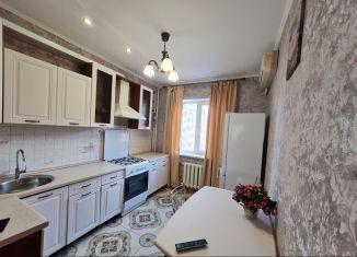 3-комнатная квартира в аренду, 70 м2, Астрахань, улица Бориса Алексеева, 32