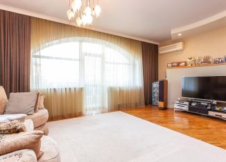 Продам четырехкомнатную квартиру, 155.7 м2, Краснодарский край, улица имени Дзержинского, 12/1