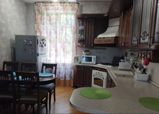 Сдаю трехкомнатную квартиру, 100 м2, Сочи, улица Войкова, 31, микрорайон Центральный