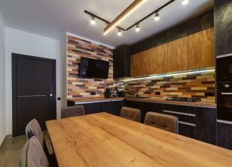 Продаю двухкомнатную квартиру, 68 м2, посёлок Пригородный, Театральная улица, 32