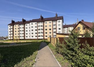 Продам 1-ком. квартиру, 30 м2, деревня Крутые Выселки, Лучезарная улица, 6, ЖК Изумрудный Город