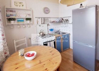 Продаю 2-ком. квартиру, 65.4 м2, Москва, улица Клары Цеткин, 7