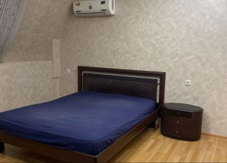 Сдам в аренду двухкомнатную квартиру, 72 м2, Краснодарский край, Гаражная улица, 81/1