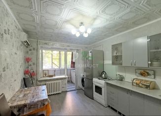 Продаю 1-ком. квартиру, 45.8 м2, Ейск, Красная улица, 53/3