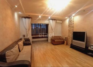 Продается трехкомнатная квартира, 96.3 м2, Ейск, Баррикадная улица, 11
