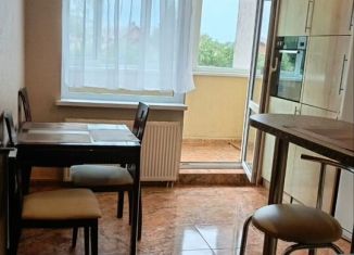 Сдача в аренду 2-ком. квартиры, 65 м2, Калининград, улица Горького, 170, Ленинградский район