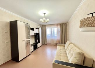Сдаю в аренду 2-ком. квартиру, 53 м2, Новороссийск, улица Алексеева, 25
