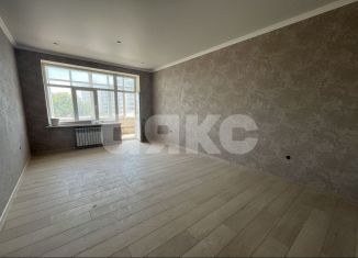 Продажа 2-ком. квартиры, 77 м2, Армавир, улица Советской Армии, 33