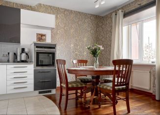 Продам 2-комнатную квартиру, 94.8 м2, Санкт-Петербург, Парашютная улица, 19к2, метро Комендантский проспект