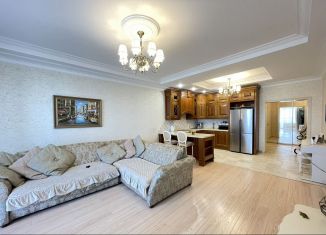 Сдаю в аренду трехкомнатную квартиру, 90 м2, Сочи, улица Войкова, 21, микрорайон Центральный