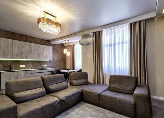 Продается трехкомнатная квартира, 140 м2, Краснодар, улица имени Пушкина, 12