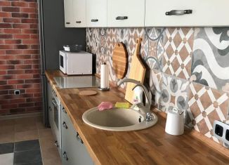 Сдаю в аренду двухкомнатную квартиру, 50 м2, Чайковский, улица Карла Маркса, 35к1