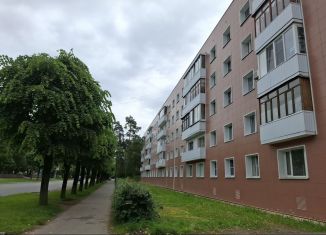Сдам 2-ком. квартиру, 46 м2, Ленинградская область, улица 50 лет Октября, 14
