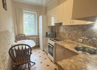 Сдается в аренду двухкомнатная квартира, 60 м2, Астрахань, улица Николая Островского, 160к2