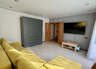 Сдаю двухкомнатную квартиру, 50 м2, Северск, улица Калинина, 92