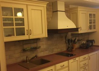 Сдается в аренду 2-ком. квартира, 80 м2, Нижний Новгород, улица Белинского, 62, метро Горьковская