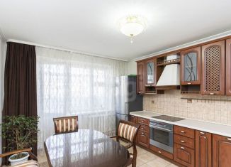 Сдаю в аренду 3-ком. квартиру, 90 м2, Тюмень, улица Николая Семёнова, 33, Восточный округ