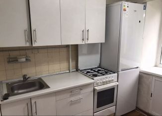 Сдаю в аренду 3-комнатную квартиру, 58 м2, Тюмень, улица Мельникайте, 64, Ленинский округ