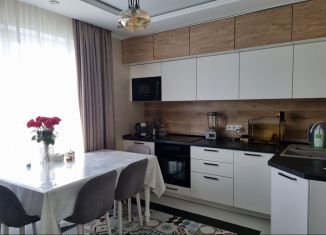 Сдается 2-комнатная квартира, 80 м2, Тюмень, улица Николая Ростовцева, 22к1