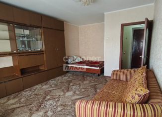 Сдается 1-ком. квартира, 37 м2, Азов, улица Чехова, 25