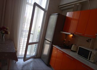 Сдам в аренду двухкомнатную квартиру, 35 м2, Сочи, улица Гагарина, 55В, микрорайон Гагарина