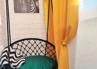 Сдам в аренду 1-ком. квартиру, 38 м2, Псков, улица Байкова, 10/11