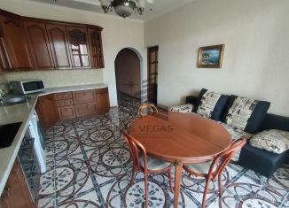 Сдам в аренду 4-ком. квартиру, 114 м2, Сочи, Клубничная улица, 8А, микрорайон Новый Сочи